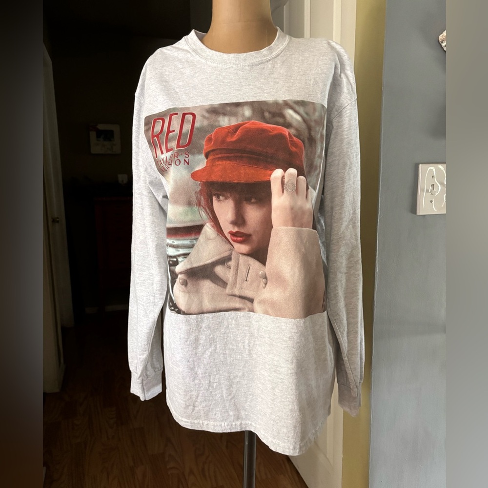 Taylor Swift Sweatshirt Red Taylor’s Version Album Cover size Medium